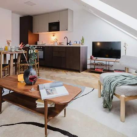 Apartmán Days - Attic Maisonette - Workspace - Netflix - Vinohrady