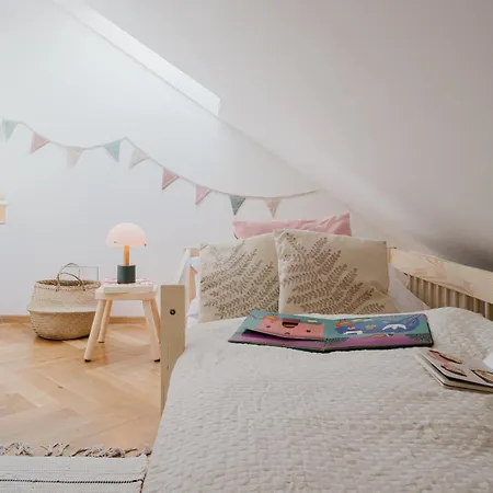 Days - Attic Maisonette - Workspace - Netflix - Vinohrady * Praha