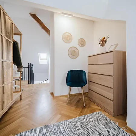Days - Attic Maisonette - Workspace - Netflix - Vinohrady Apartment Prague