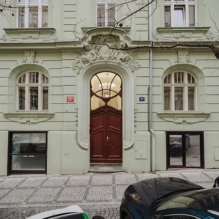 Days - Attic Maisonette With Workspace And Netflix In Vinohrady